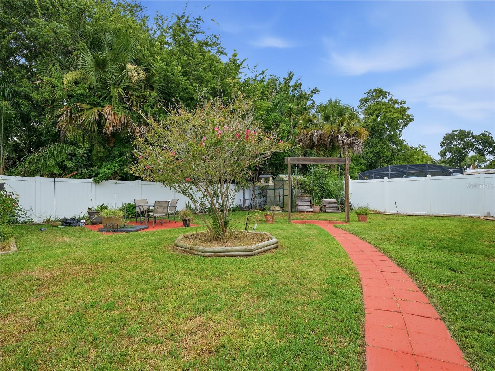 2812 TRAVELERS PALM DR