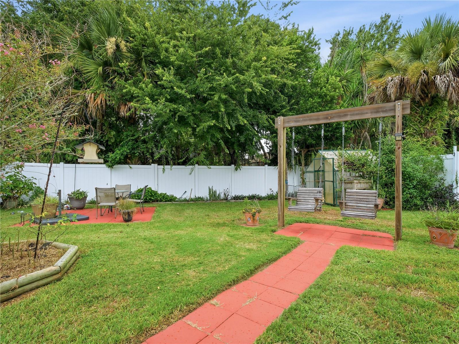 2812 TRAVELERS PALM DR