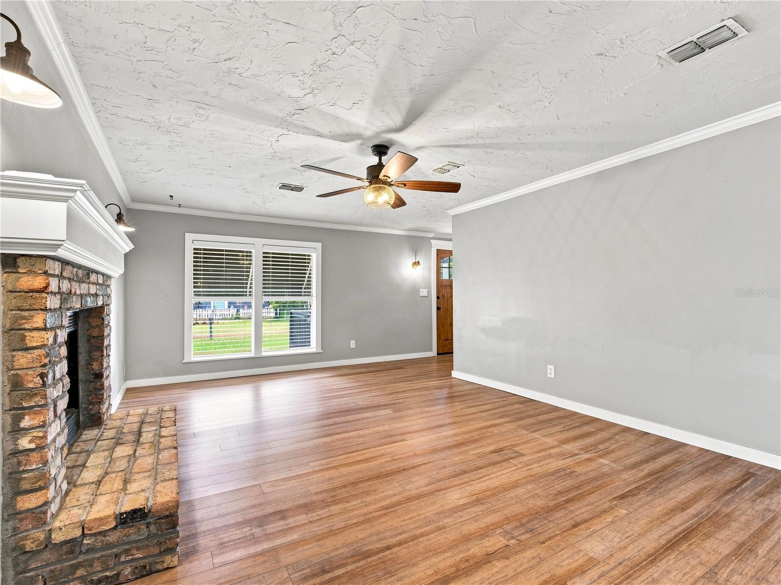 813 LIVE OAK ST