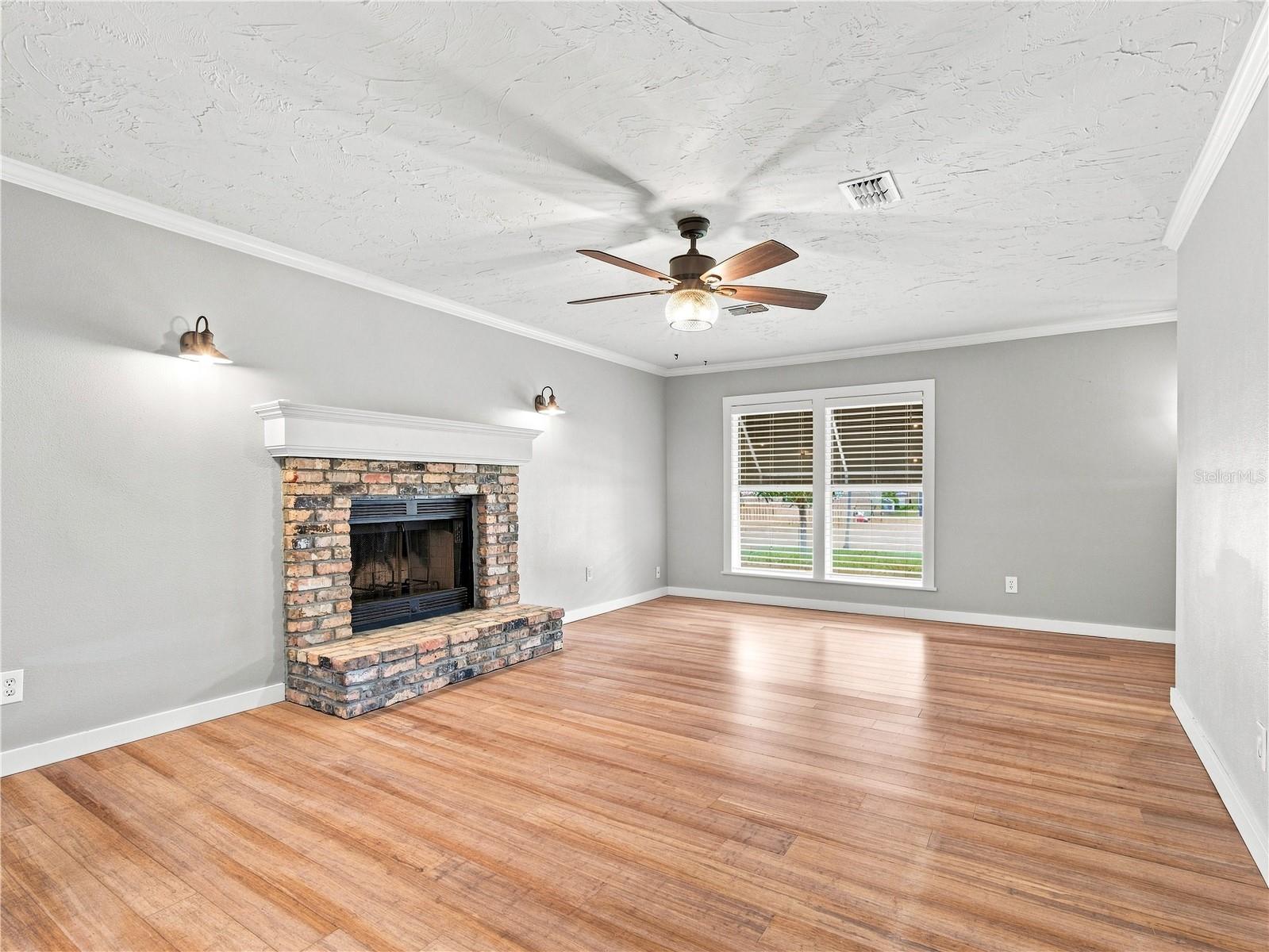 813 LIVE OAK ST