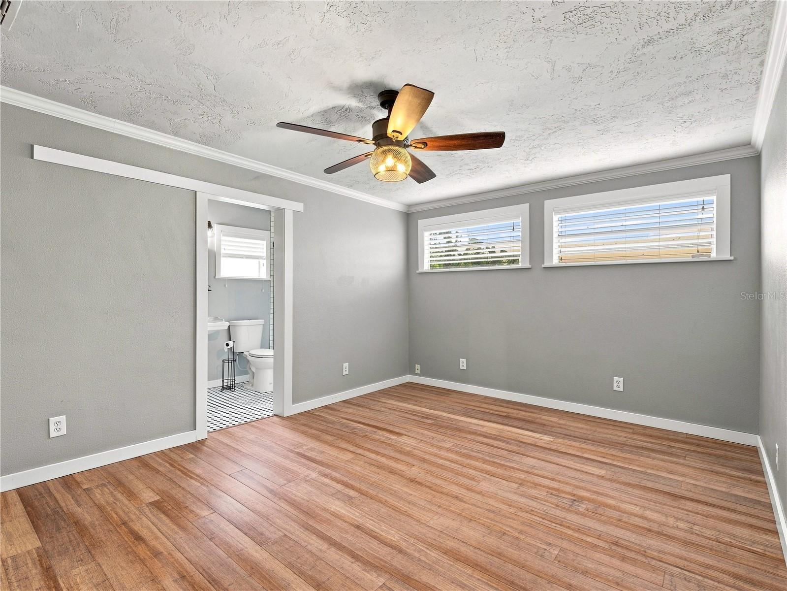 813 LIVE OAK ST