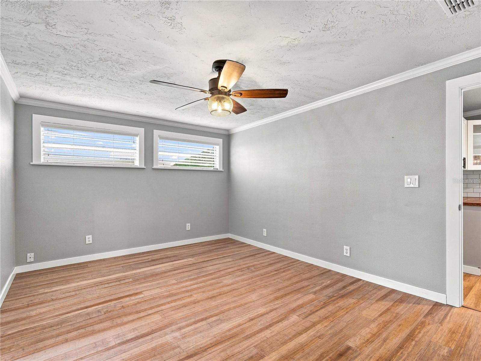 813 LIVE OAK ST