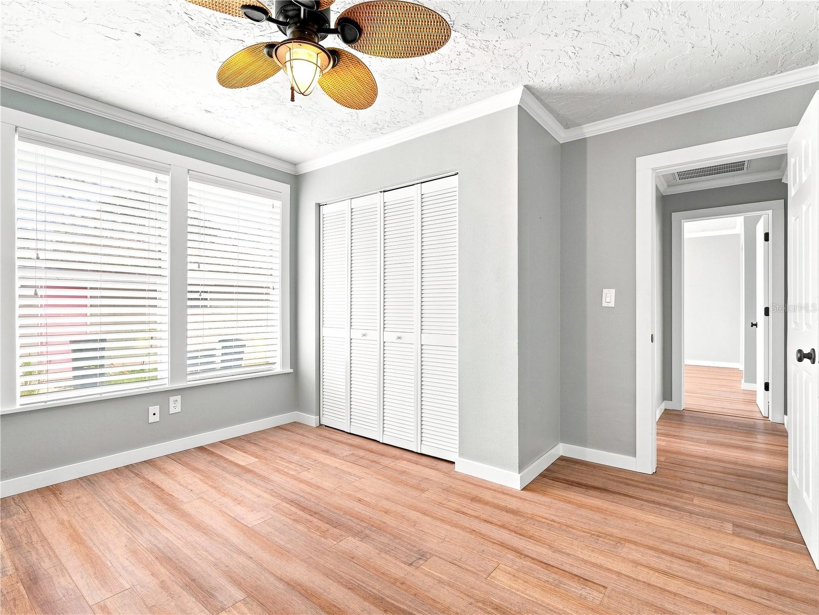 813 LIVE OAK ST