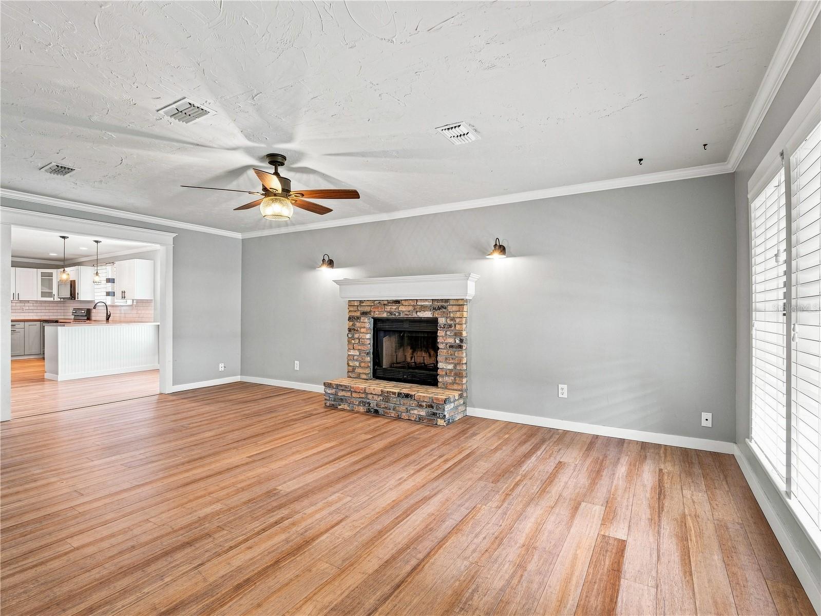 813 LIVE OAK ST