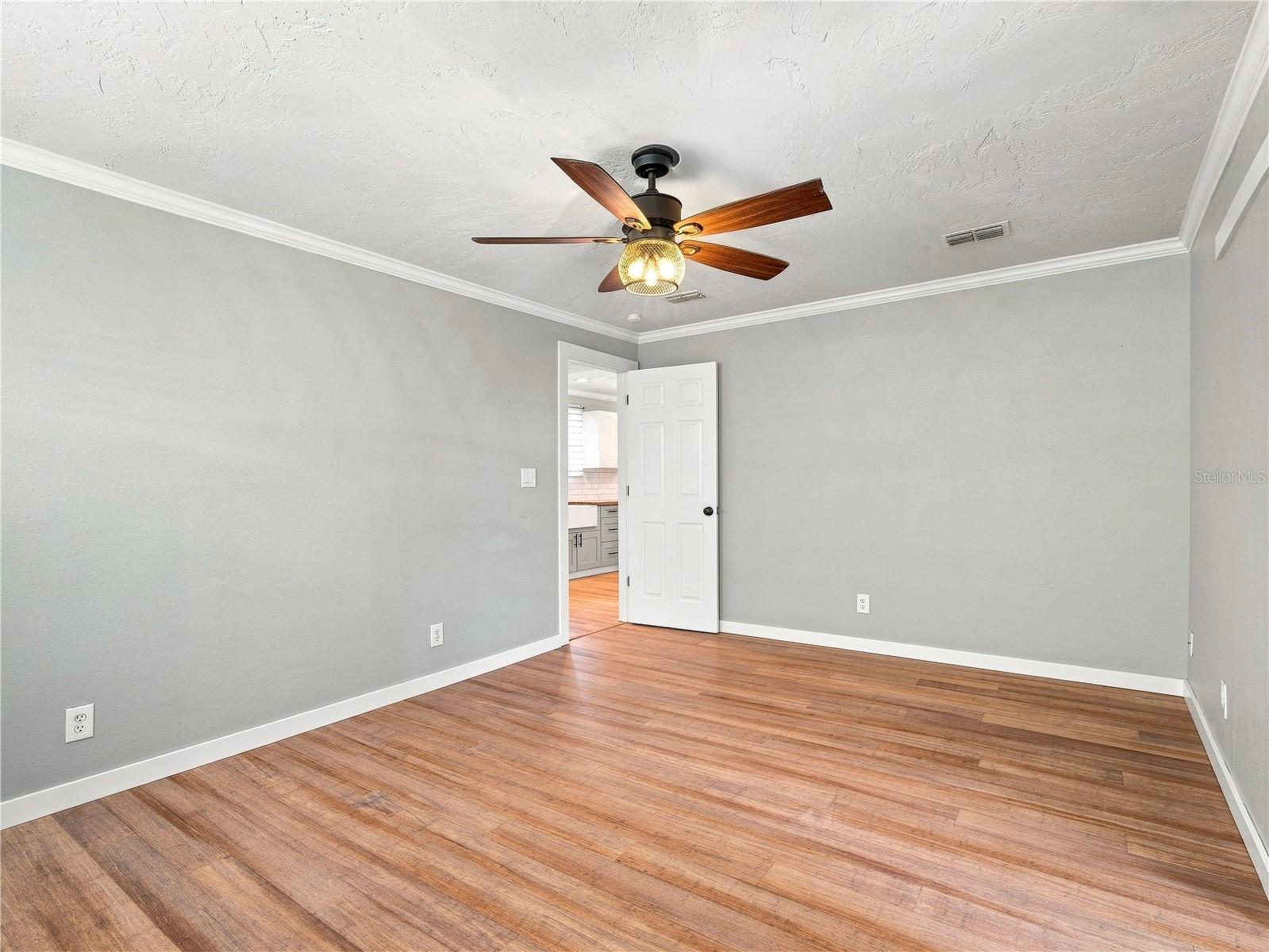 813 LIVE OAK ST