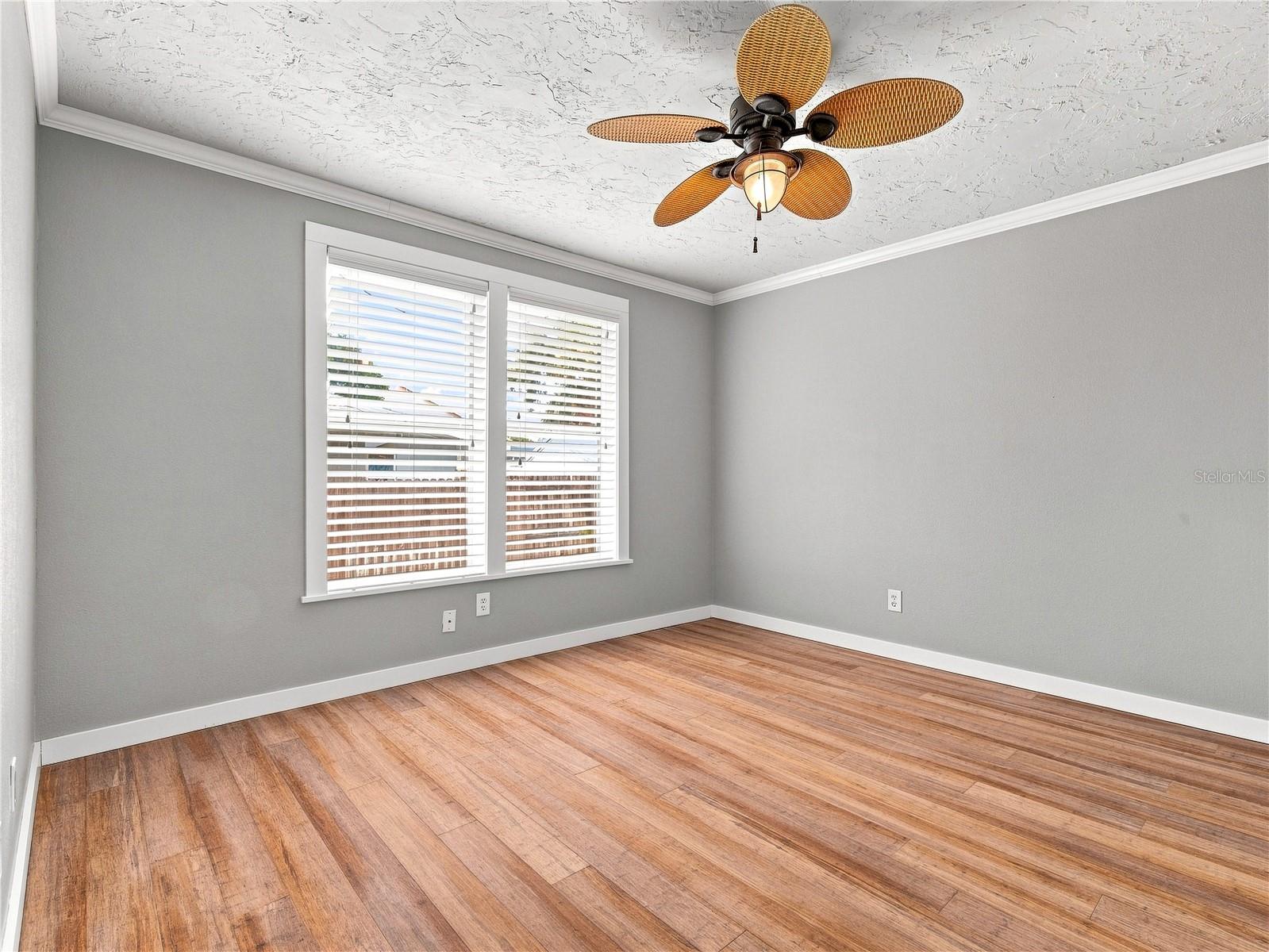 813 LIVE OAK ST