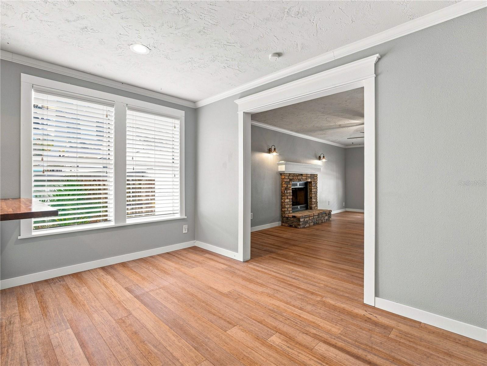 813 LIVE OAK ST