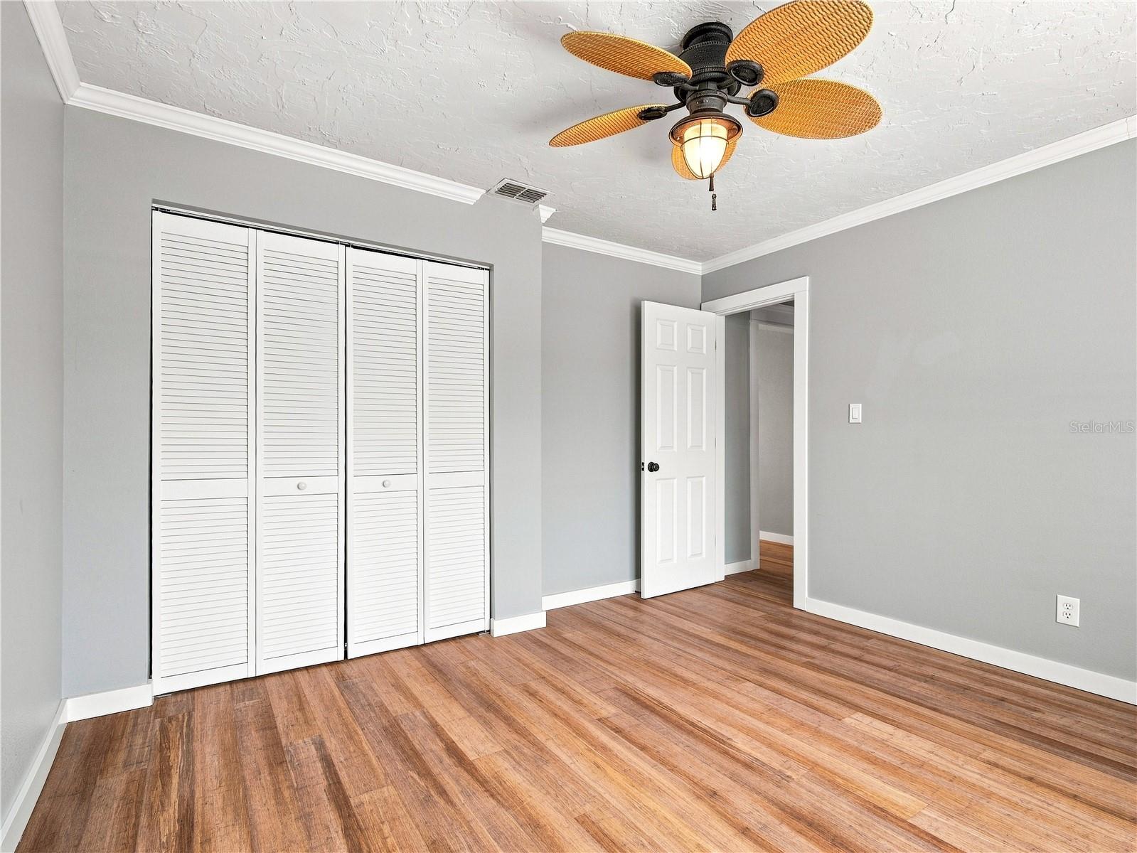 813 LIVE OAK ST