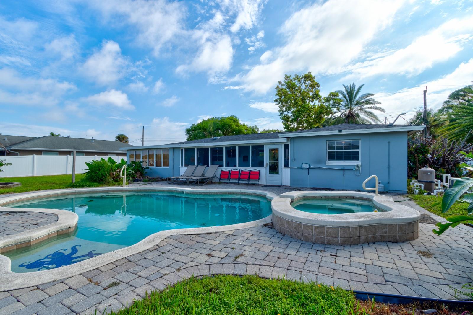 1026 LAKE AVE