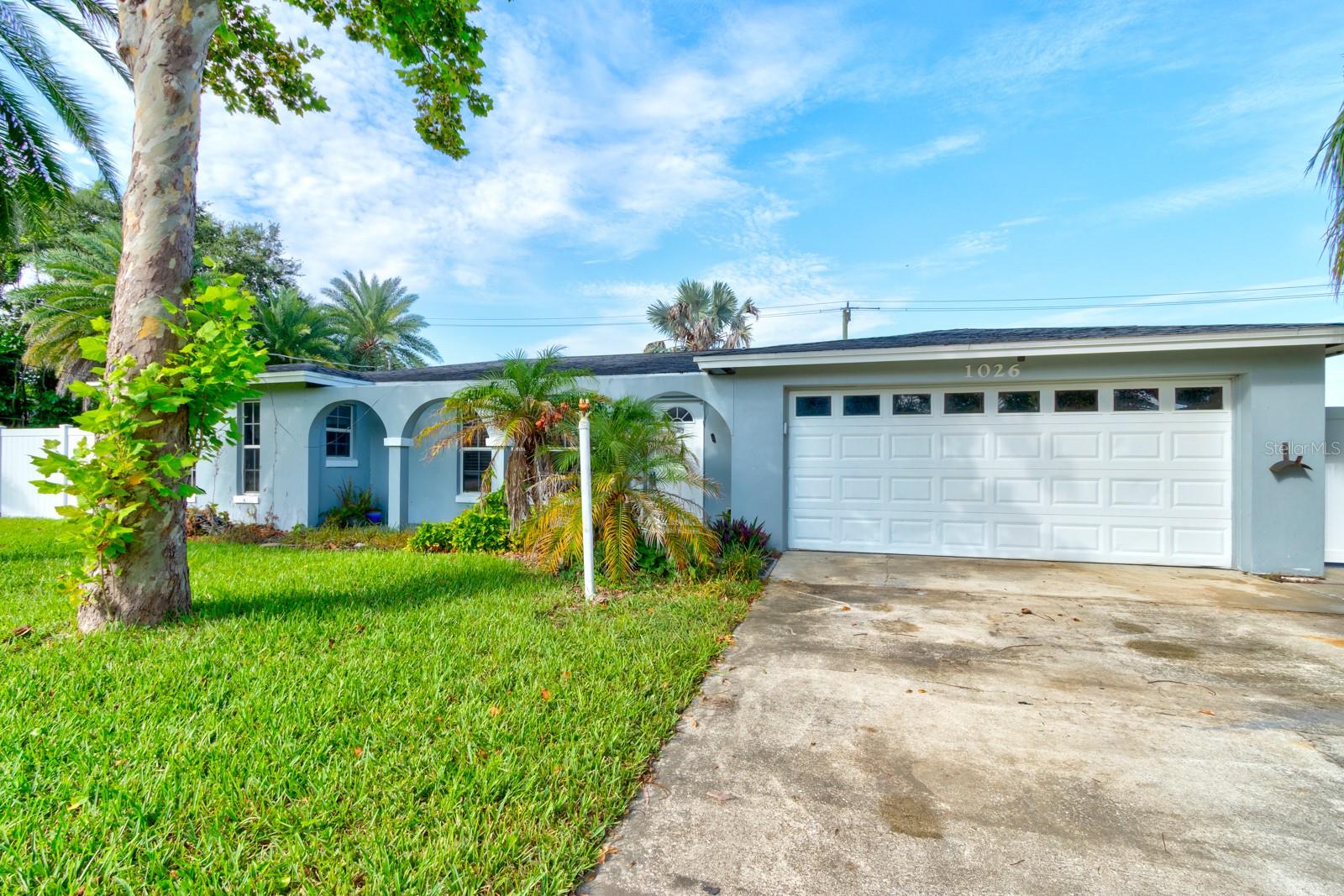 1026 LAKE AVE