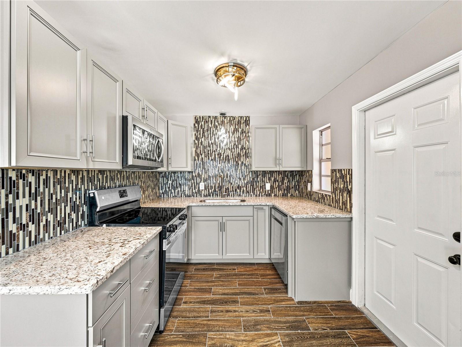 629 CEDAR PARK DR