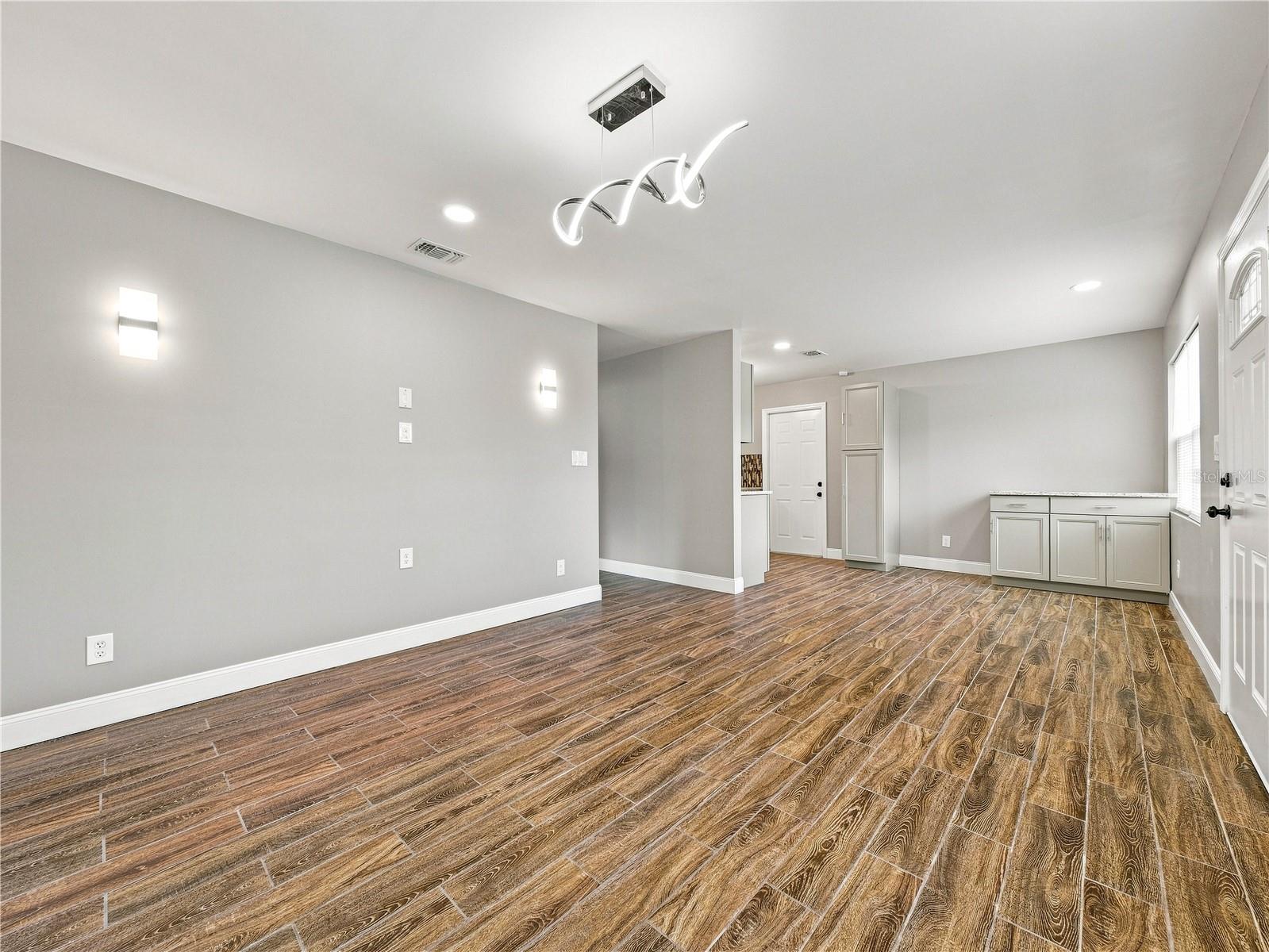 629 CEDAR PARK DR