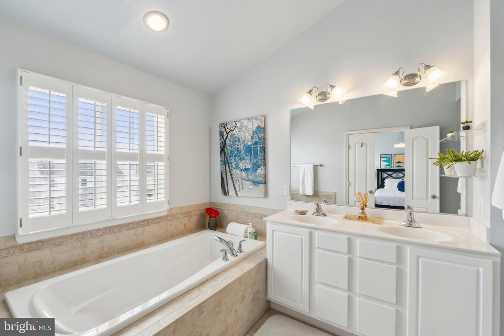 23213 Rainbow Arch Dr