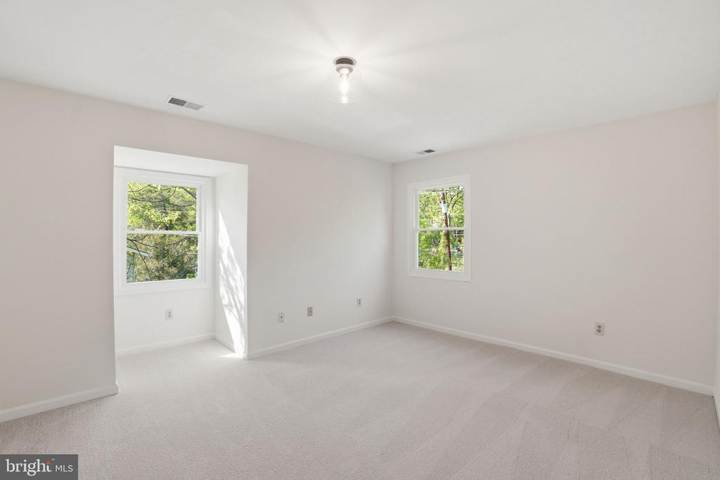49 WELLESLEY CIRCLE