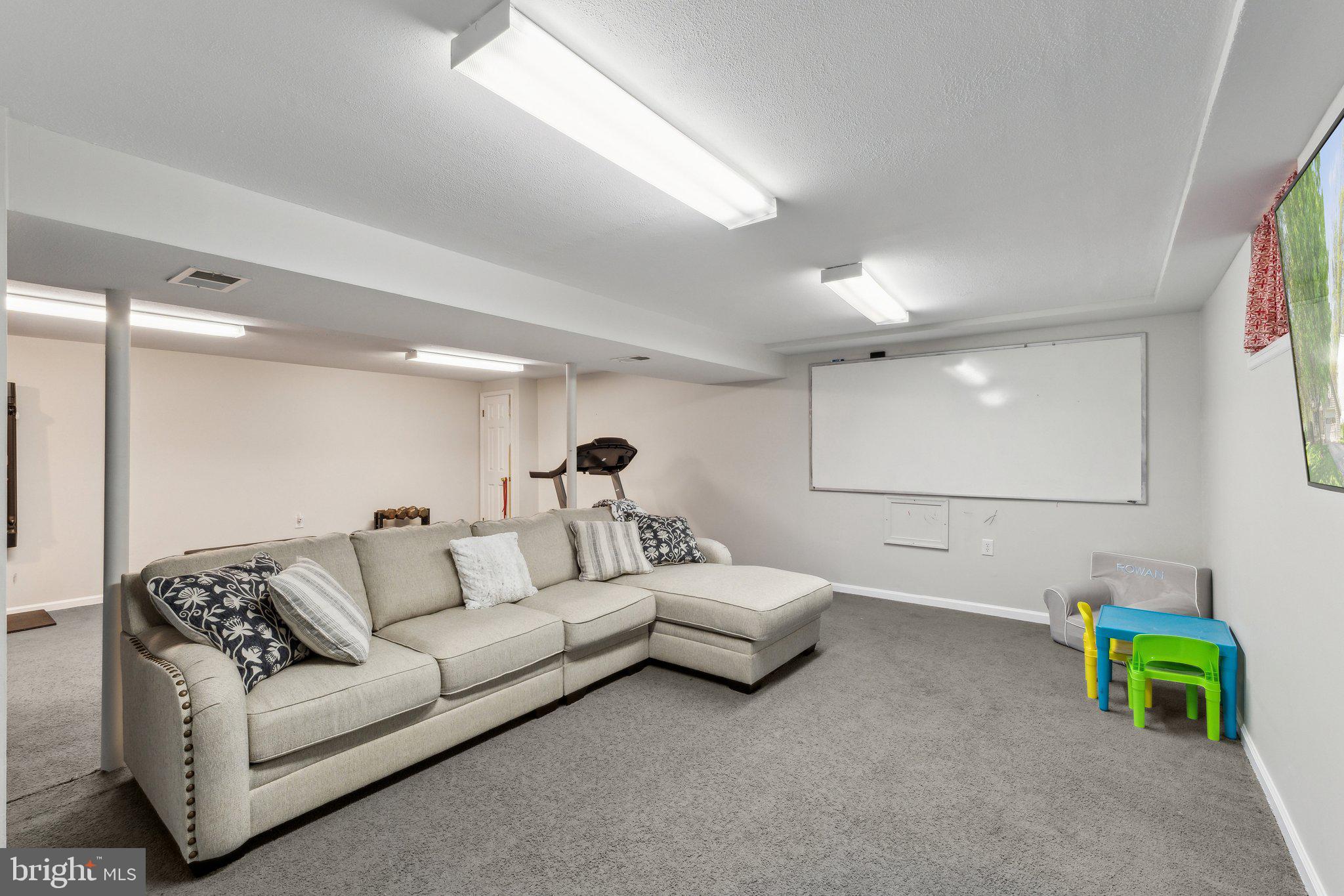 15184 Holleyside Dr