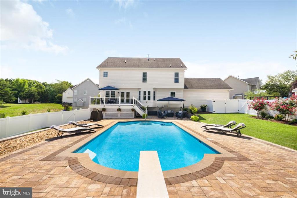 107 Dell Ct