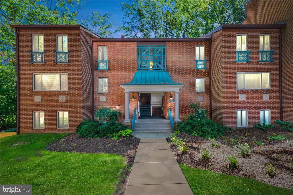11814 BRETON COURT Unit: 1A