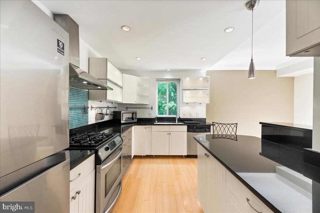 11814 BRETON COURT Unit: 1A