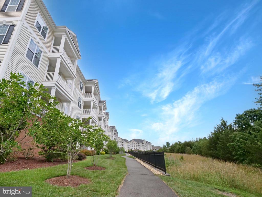 21022 Rocky Knoll Sq #305