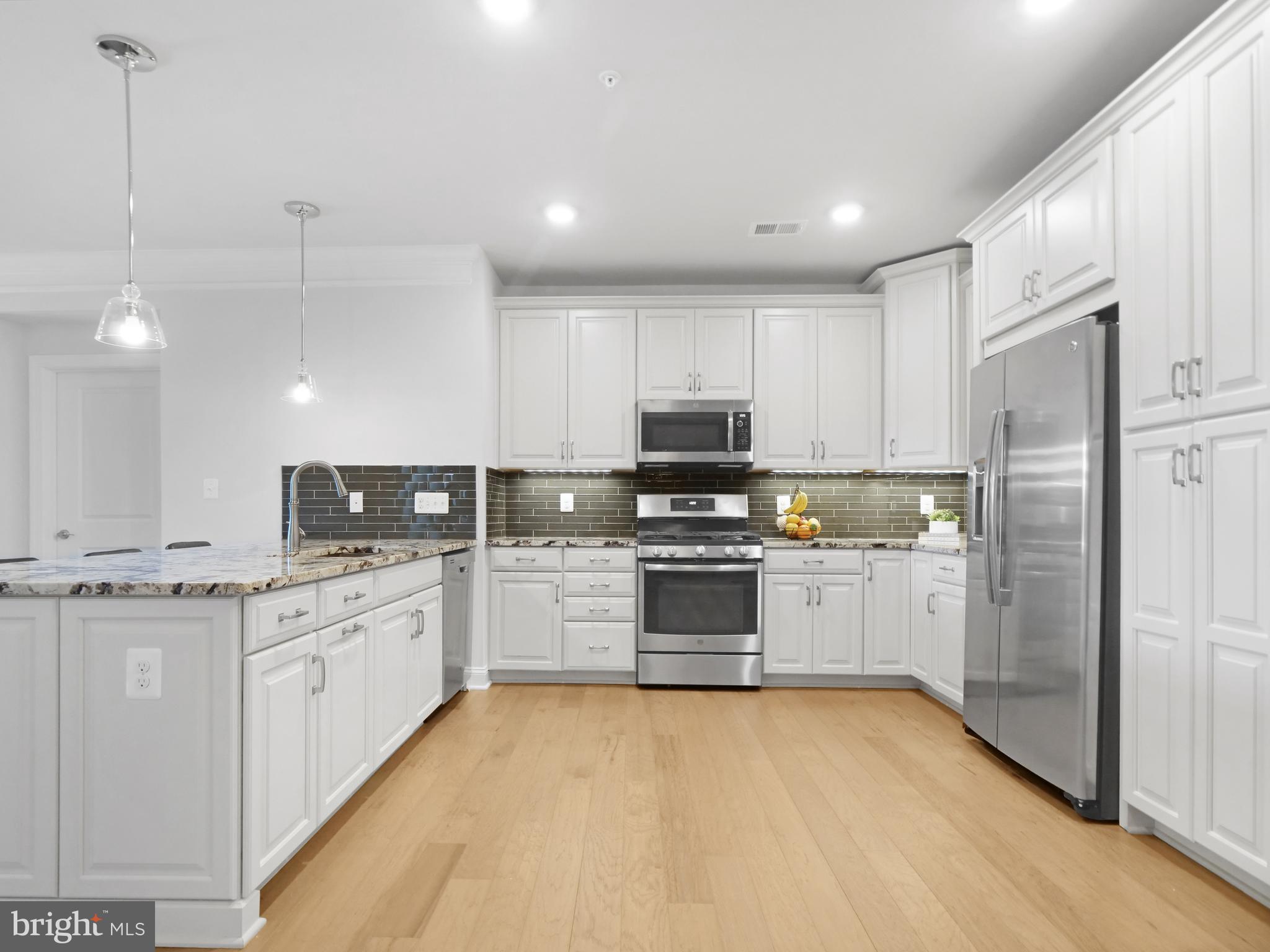 21022 Rocky Knoll Sq #305