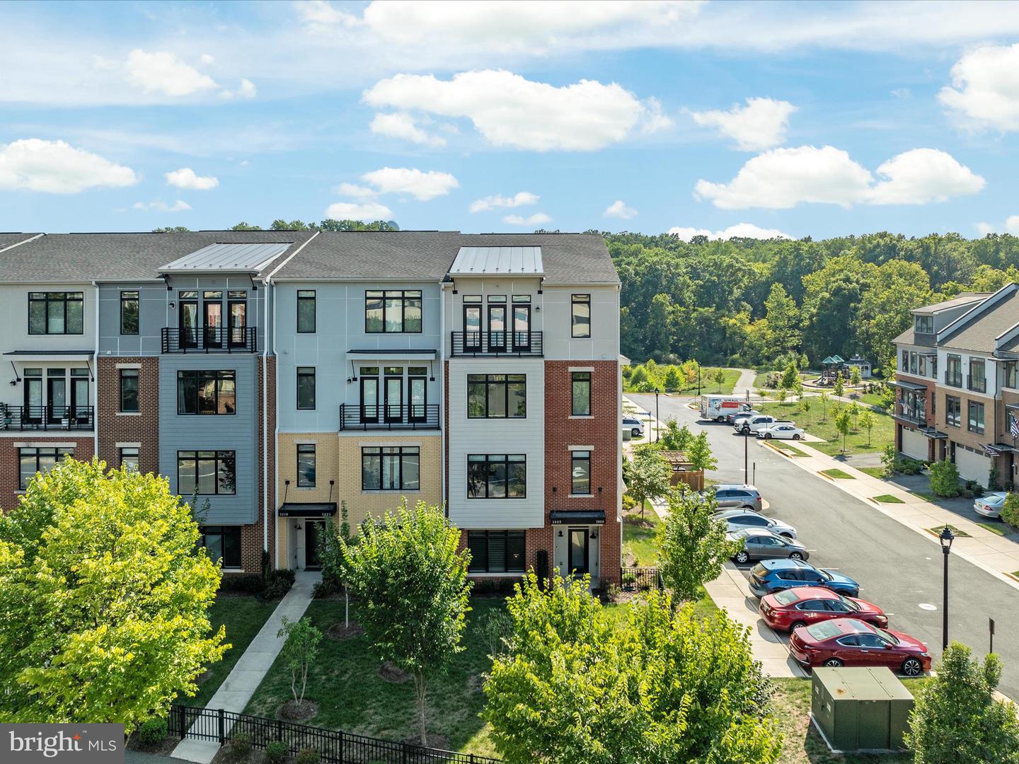 1002 Ribbon Limestone Ter SE