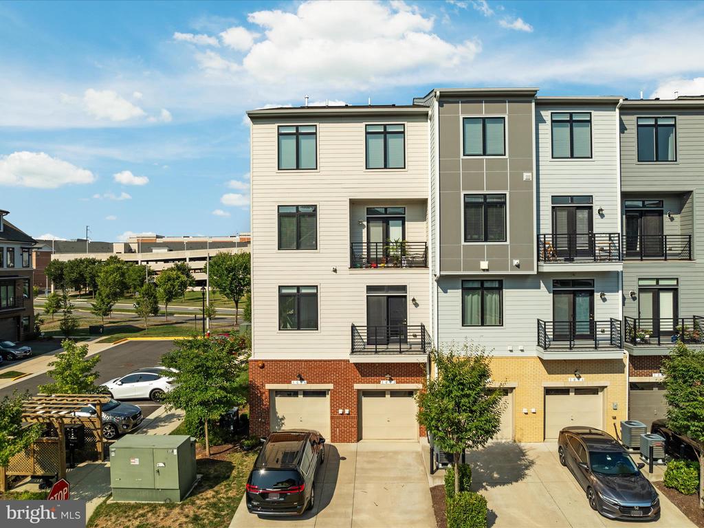 1002 Ribbon Limestone Ter SE