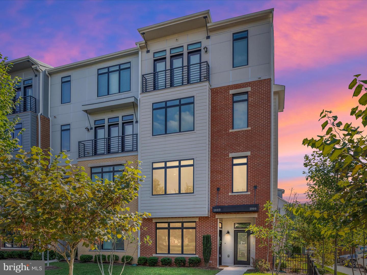 1002 Ribbon Limestone Ter SE