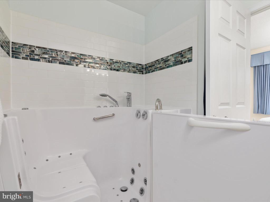19360 Magnolia Grove Sq #308