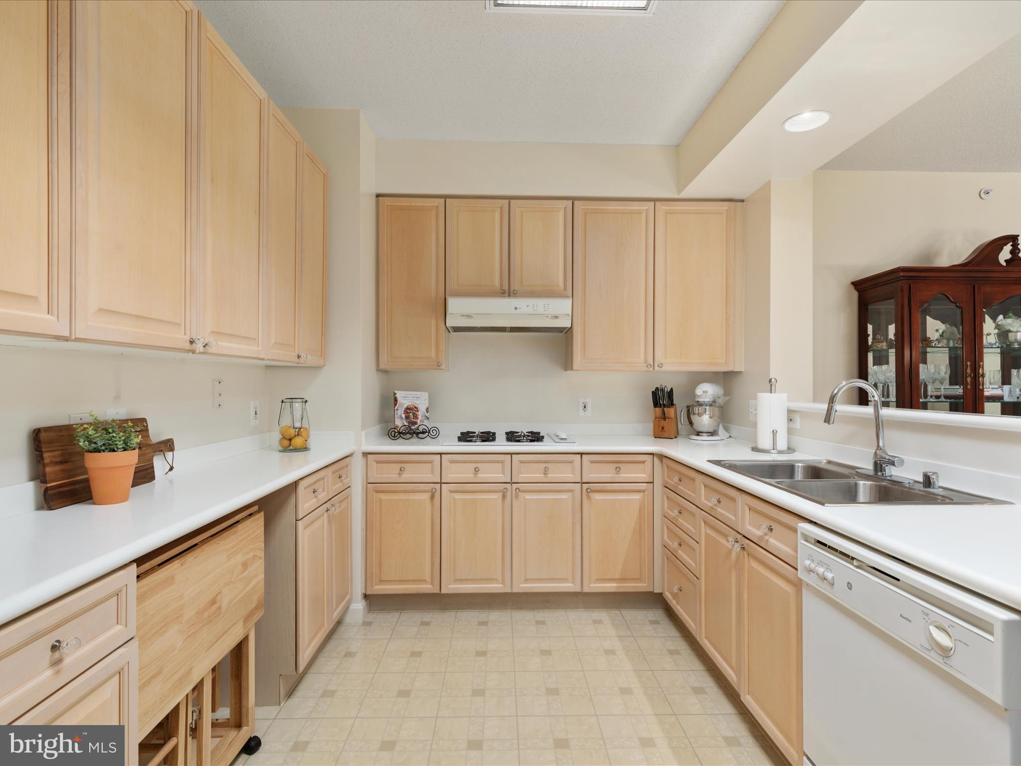 19360 Magnolia Grove Sq #308