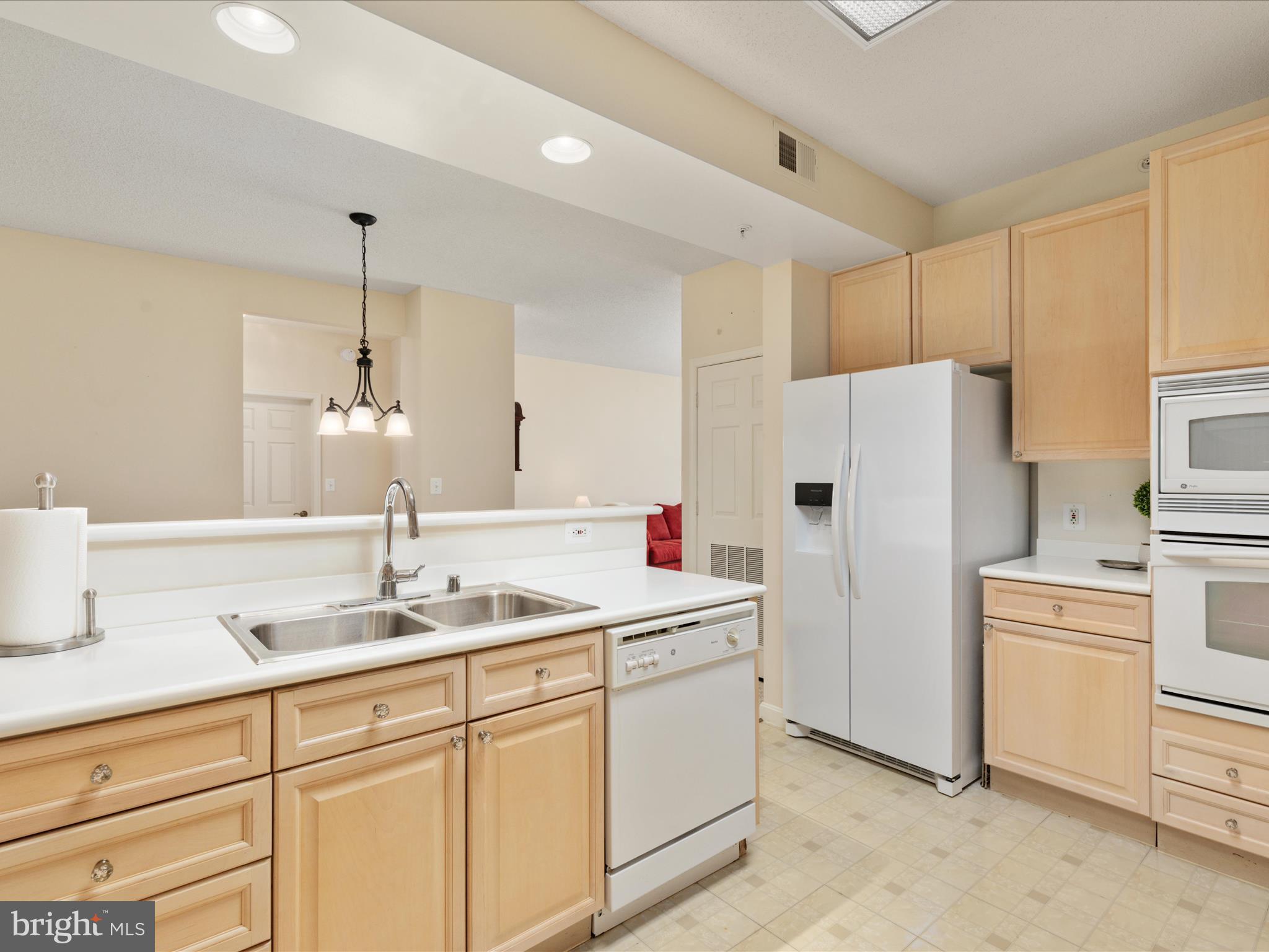 19360 Magnolia Grove Sq #308