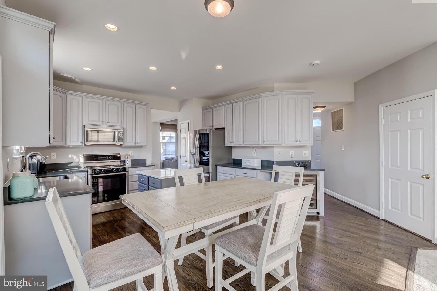 111 Stone Ct NE