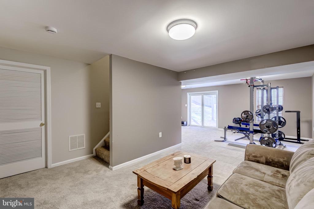 111 Stone Ct NE