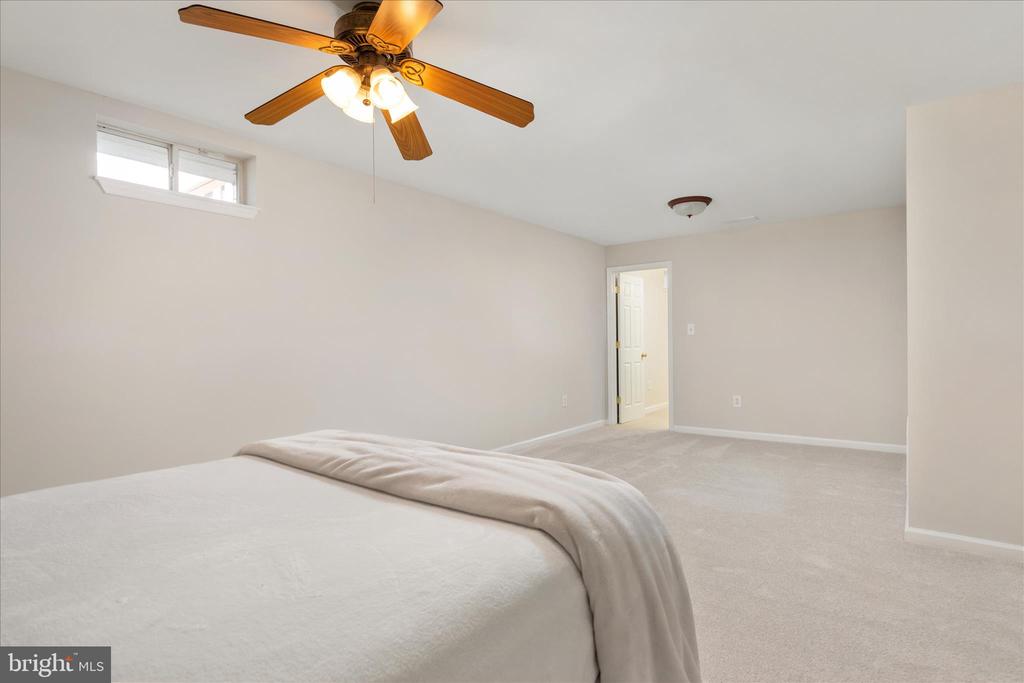 321 WHIPP DRIVE SE