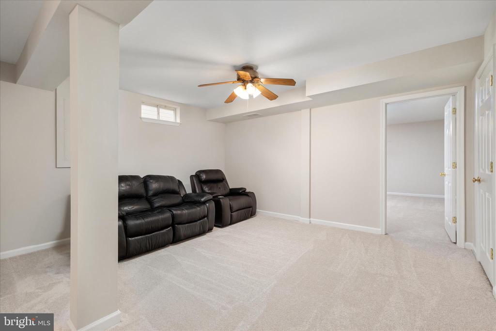 321 WHIPP DRIVE SE