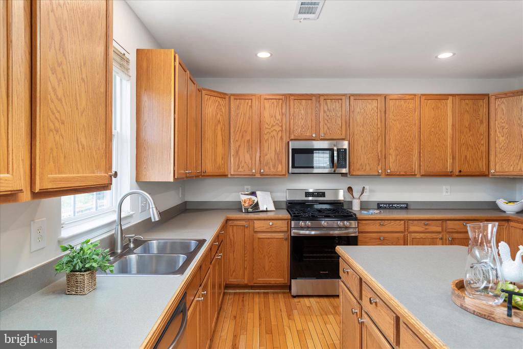 321 WHIPP DRIVE SE