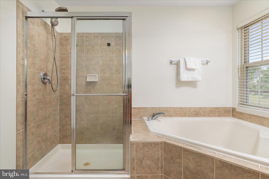 321 WHIPP DRIVE SE