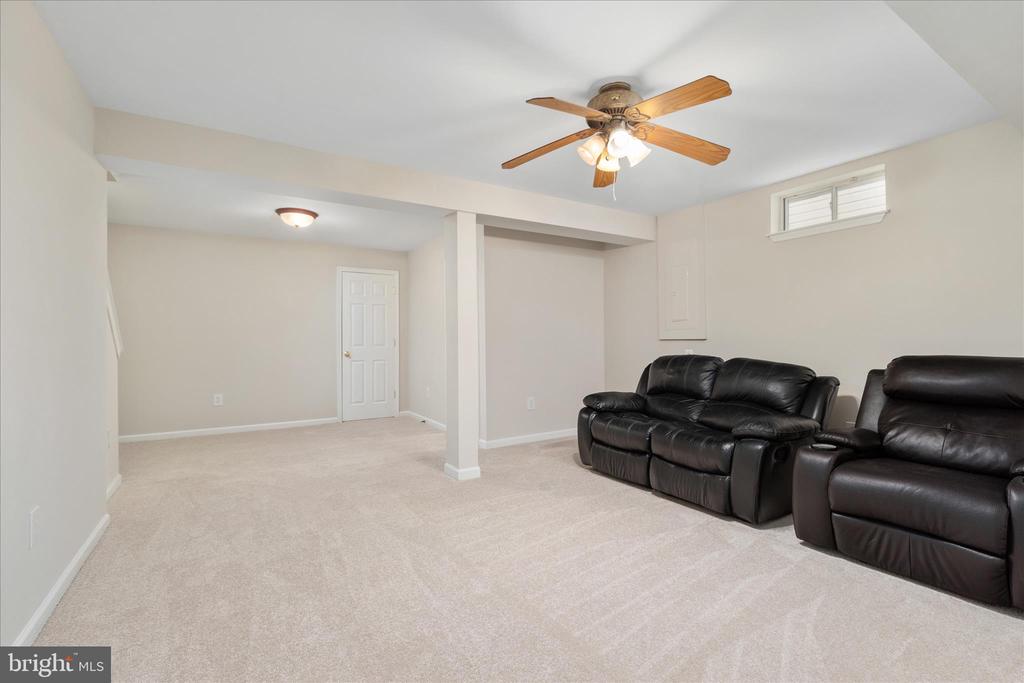 321 WHIPP DRIVE SE