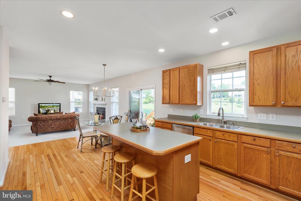 321 WHIPP DRIVE SE