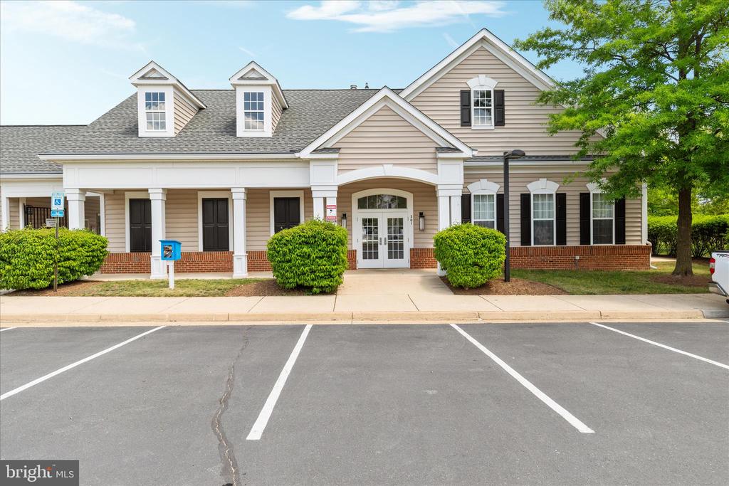 321 WHIPP DRIVE SE