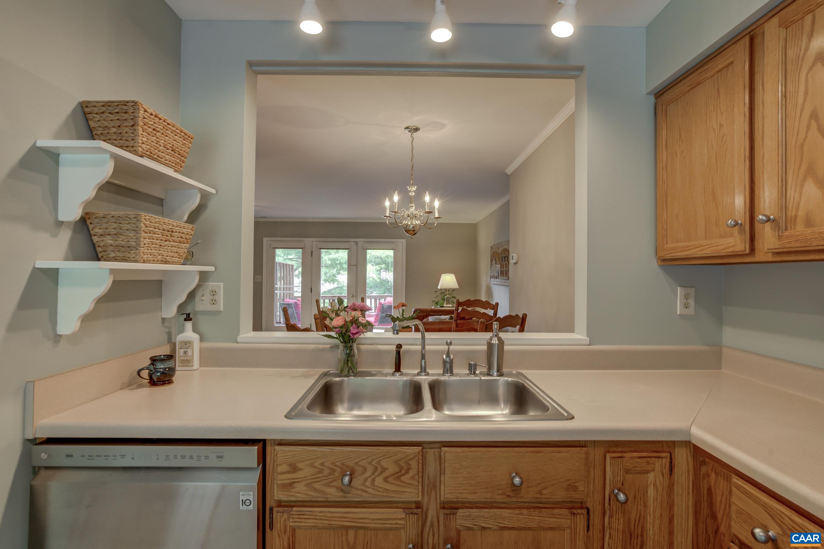 1247 MAPLE VIEW DR