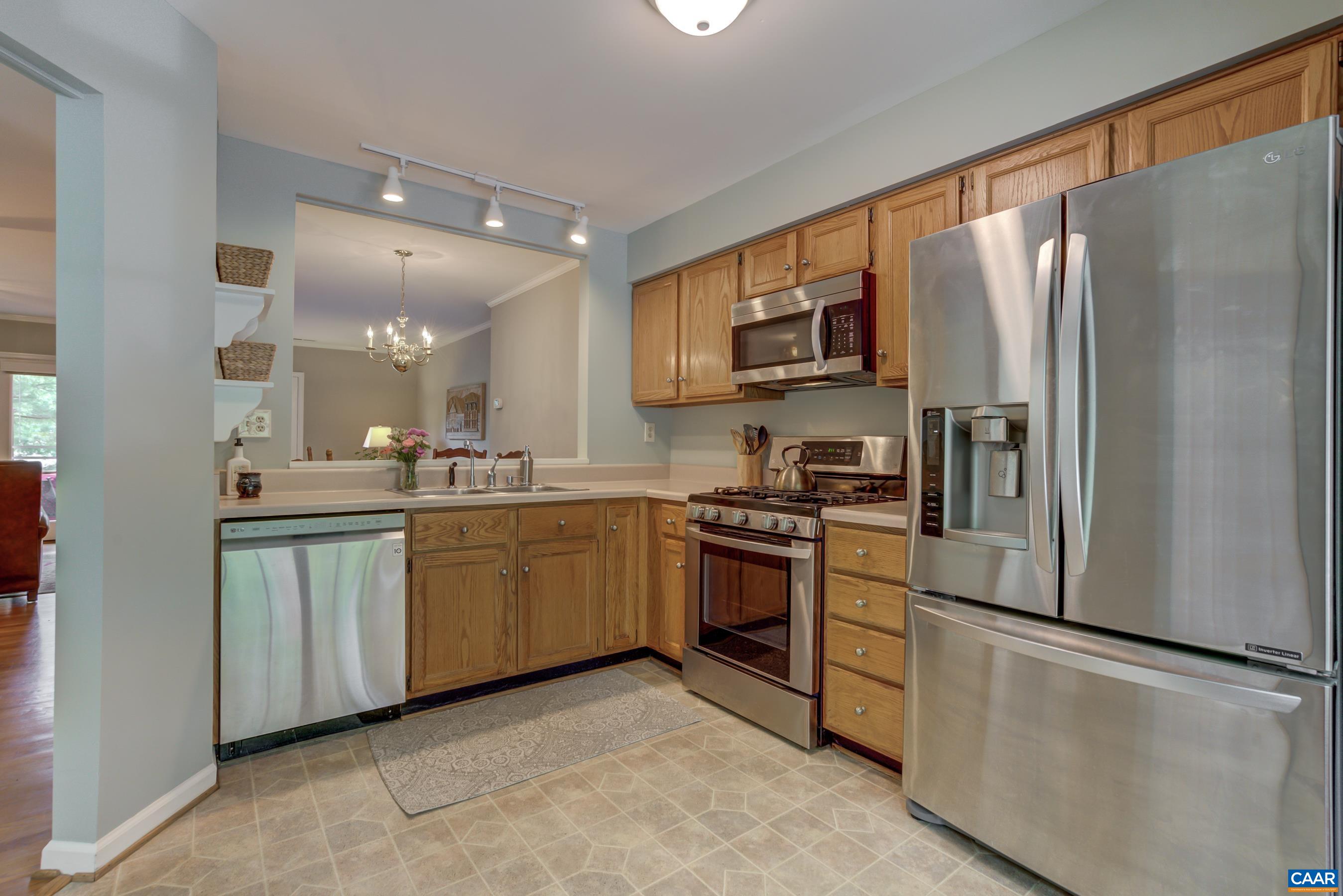 1247 MAPLE VIEW DR