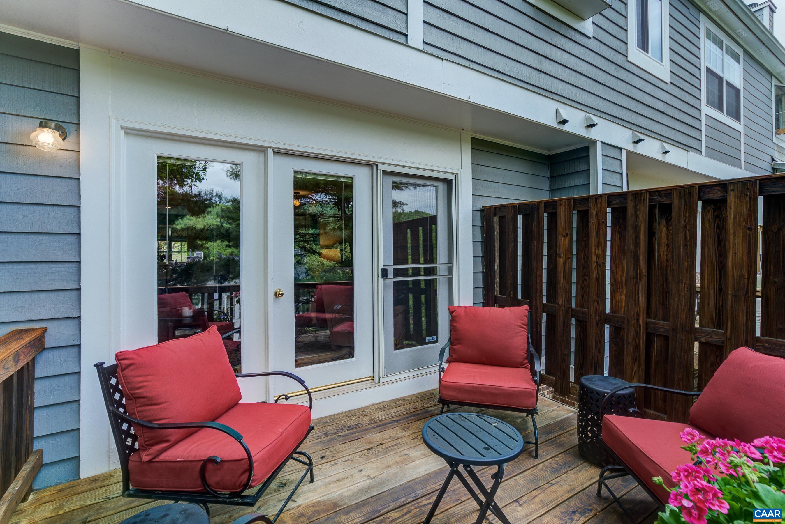 1247 MAPLE VIEW DR