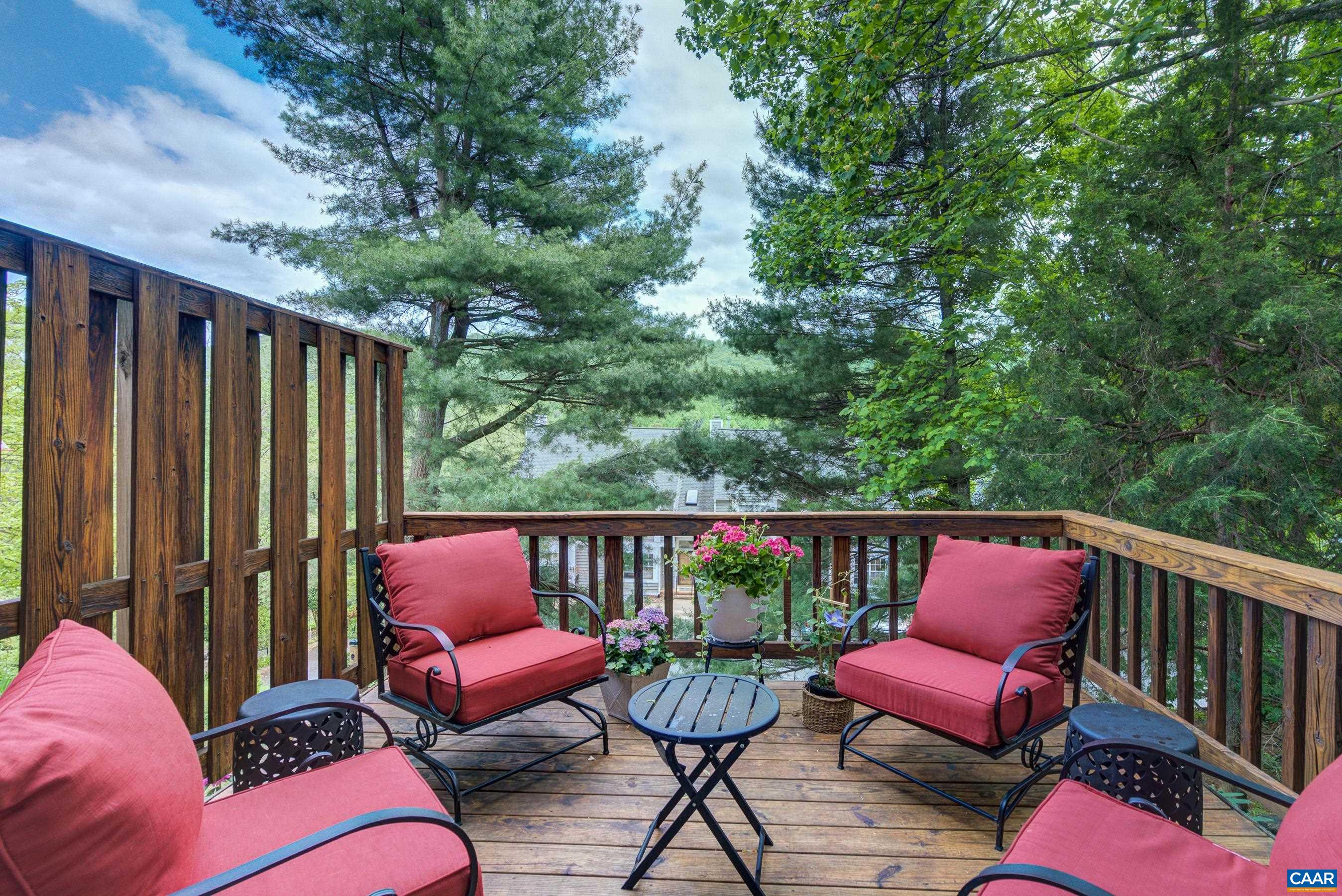 1247 MAPLE VIEW DR