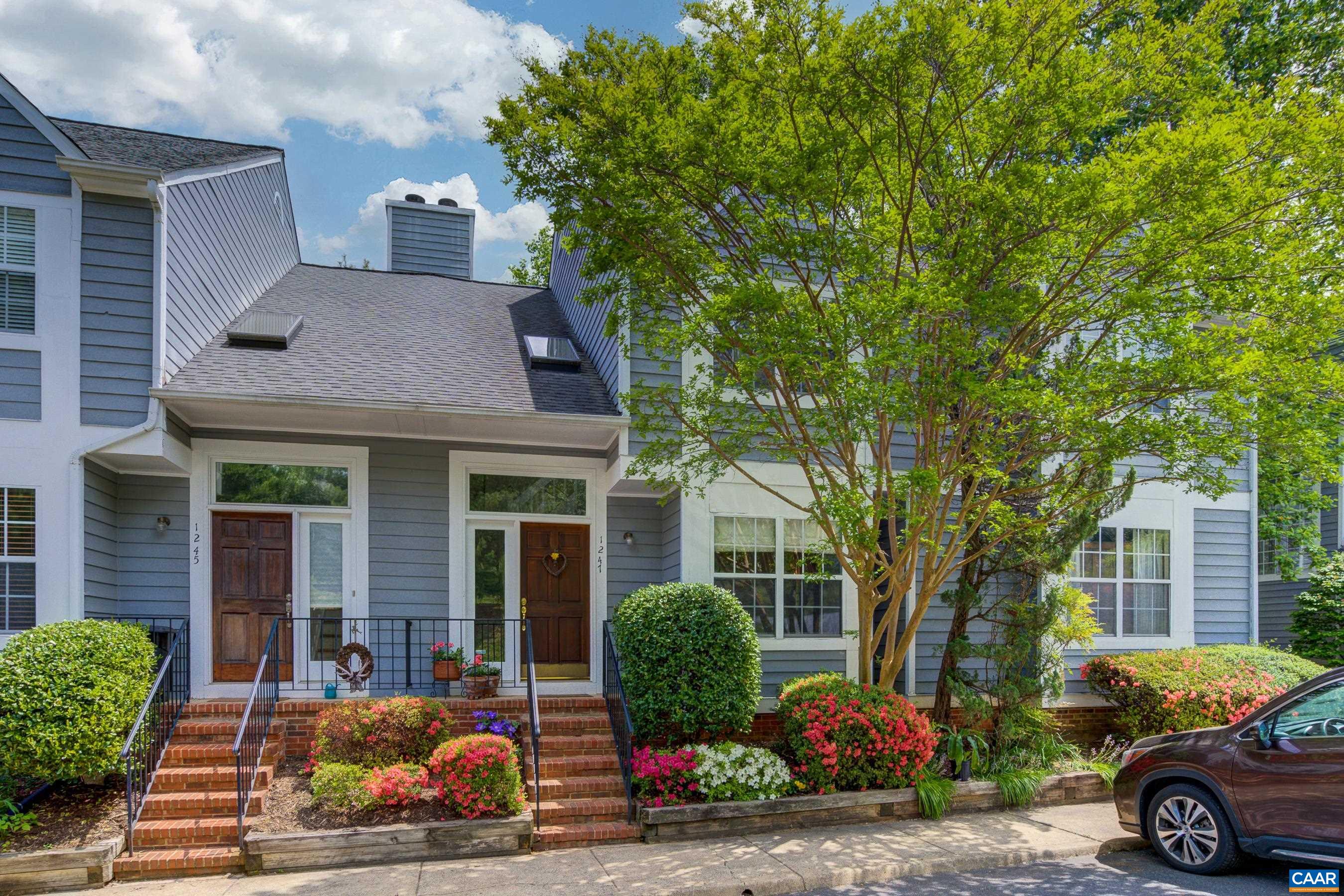 1247 MAPLE VIEW DR