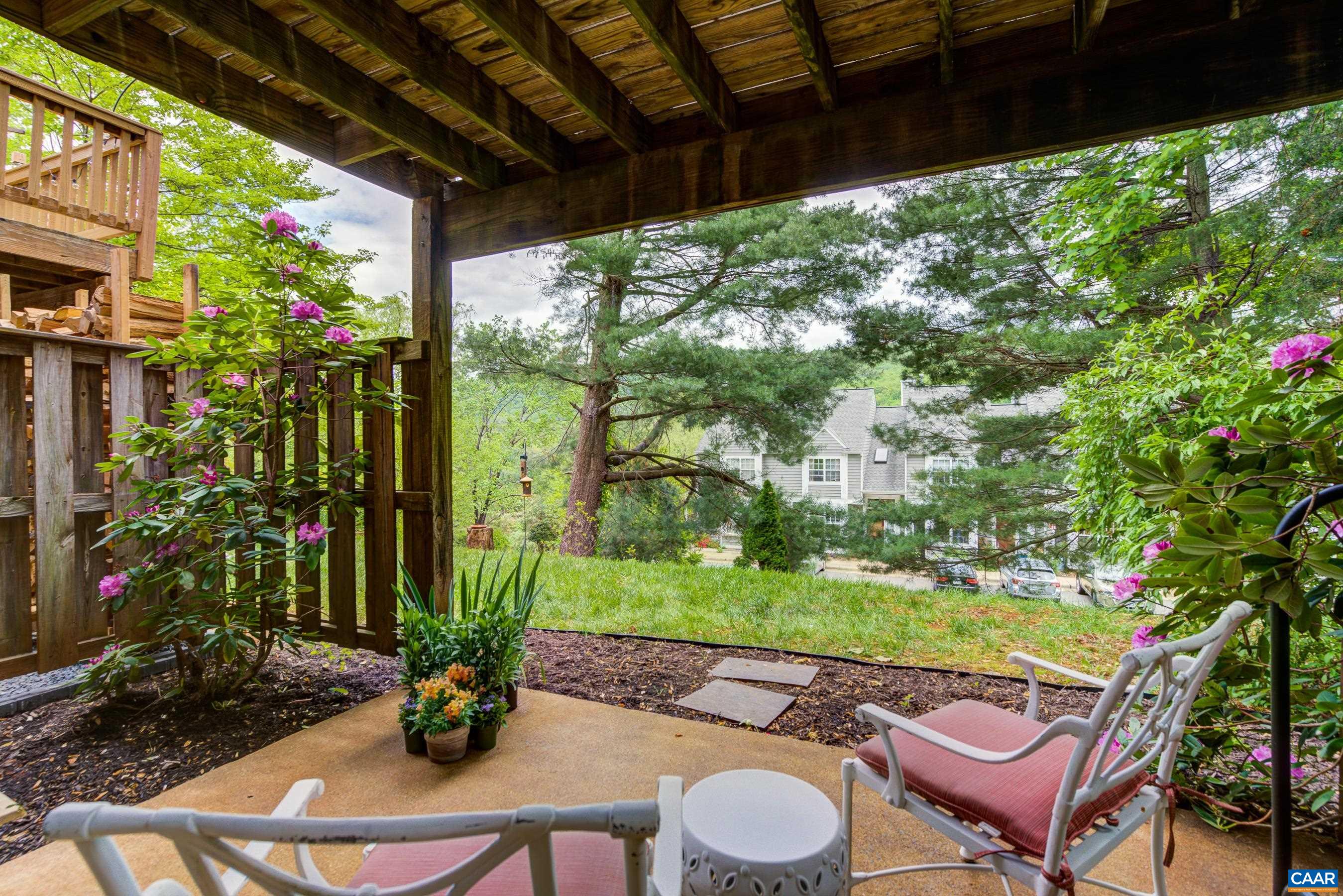 1247 MAPLE VIEW DR