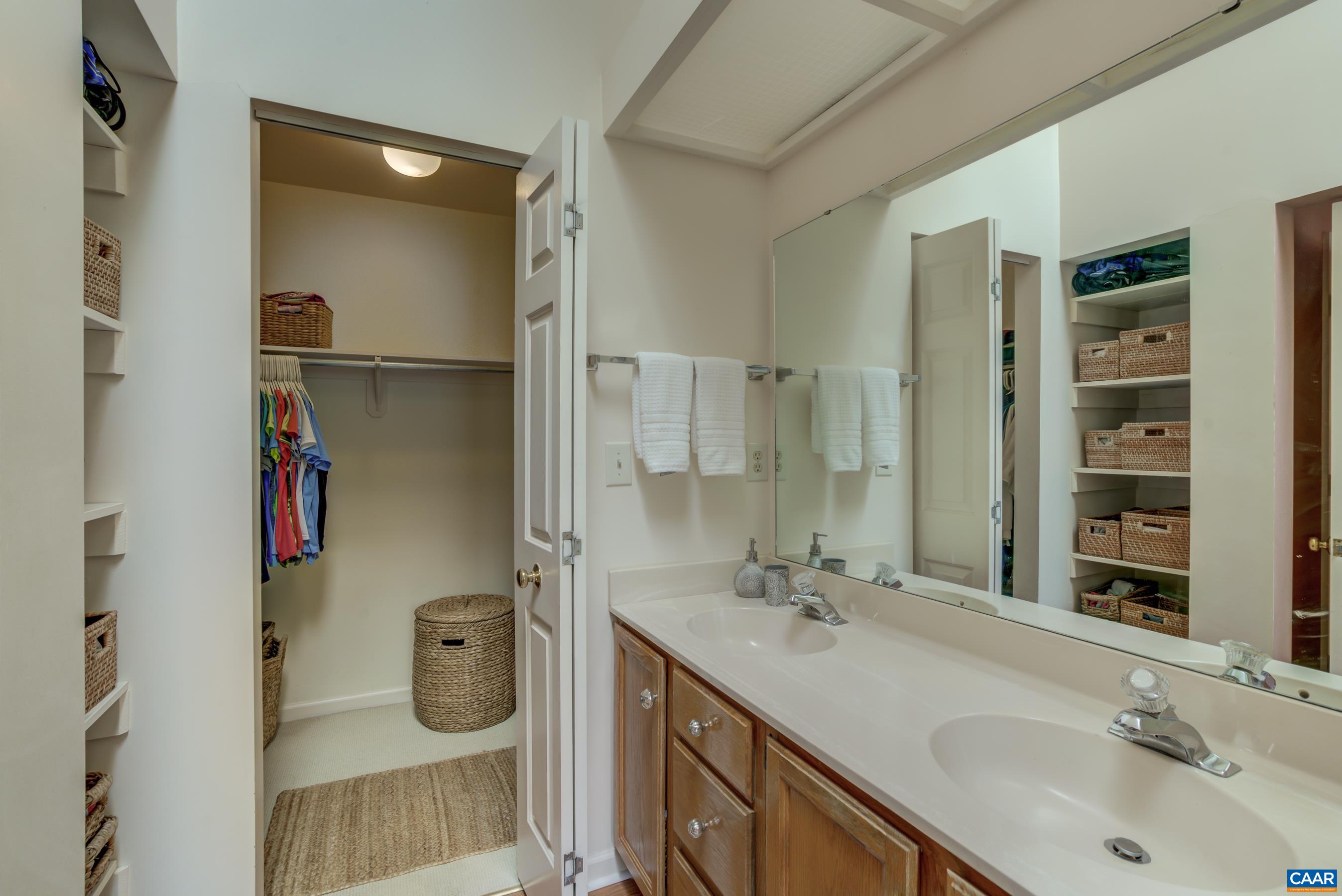 1247 MAPLE VIEW DR