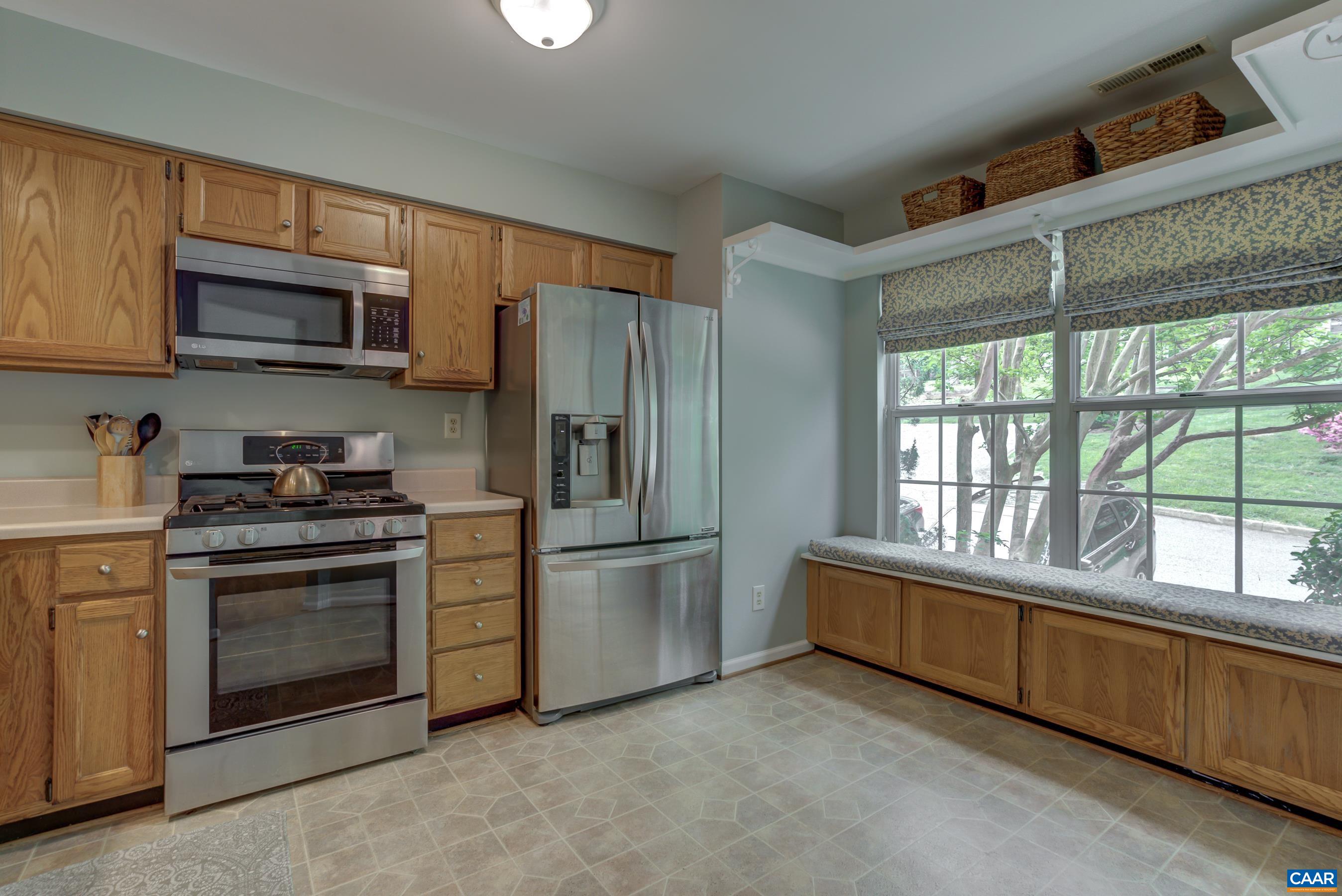 1247 MAPLE VIEW DR