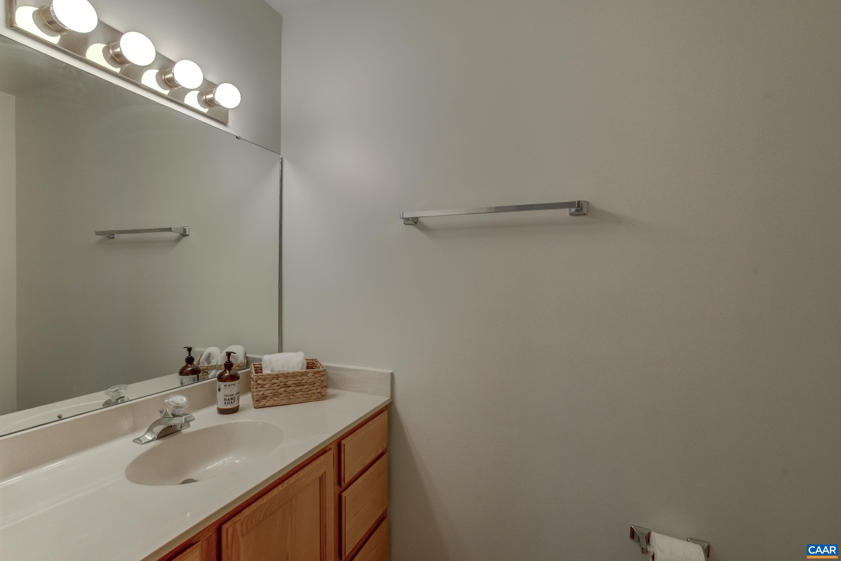 1247 MAPLE VIEW DR