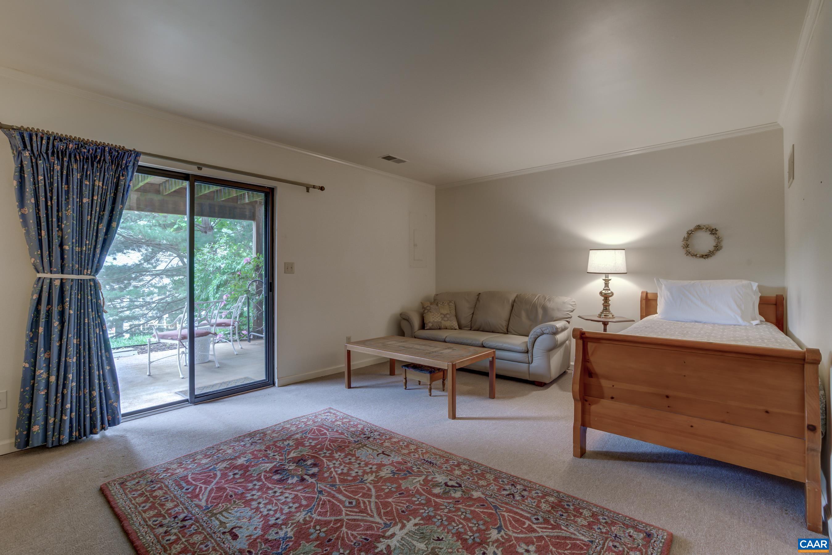 1247 MAPLE VIEW DR