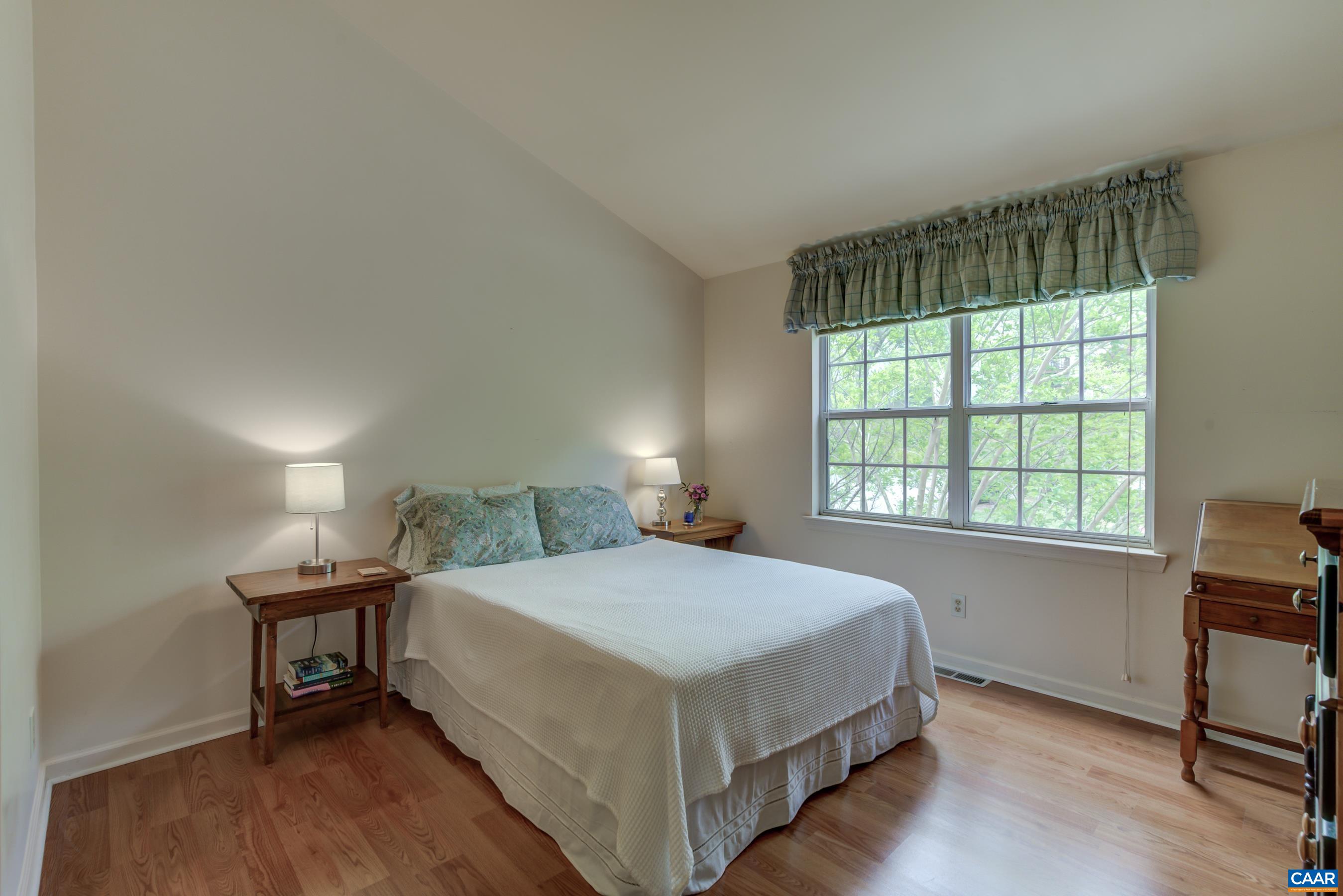 1247 MAPLE VIEW DR